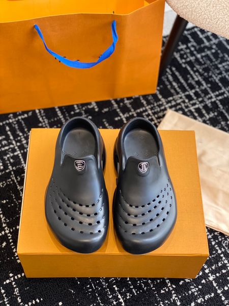 designer shark clog crocss slippers ultra-light eva rubber monograms flowers men outdoor non-slip luxury fashion slippers size 38-45, Black
designer shark clog crocss slippers ultra-light eva rubber monograms flowers men outdoor non-slip luxury fashion slippers size 38-45, Black