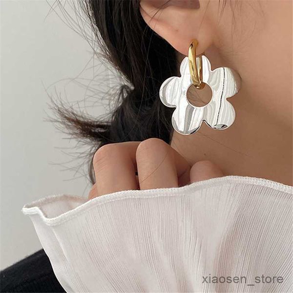 stud flashbuy geometric hollow mirror silver color metal flower hoop earrings for women new fashion jewelry r230628, Golden;silver
stud flashbuy geometric hollow mirror silver color metal flower hoop earrings for women new fashion jewelry r230628, Golden;silver