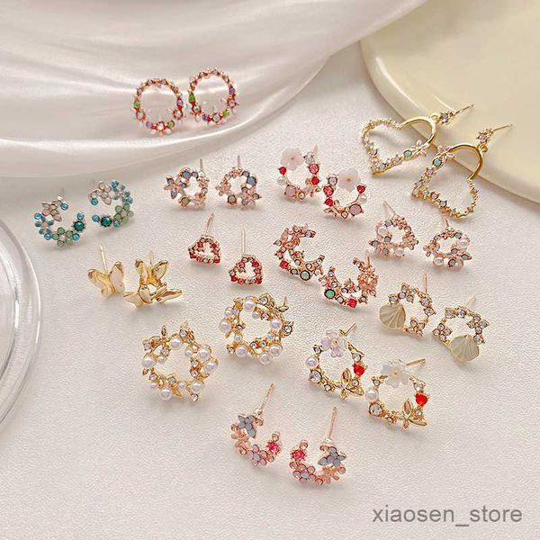 stud new hollow wreath flower earrings for women crystal sweet butterfly stud earring girl wedding jewelry gift r230628, Golden;silver
stud new hollow wreath flower earrings for women crystal sweet butterfly stud earring girl wedding jewelry gift r230628, Golden;silver