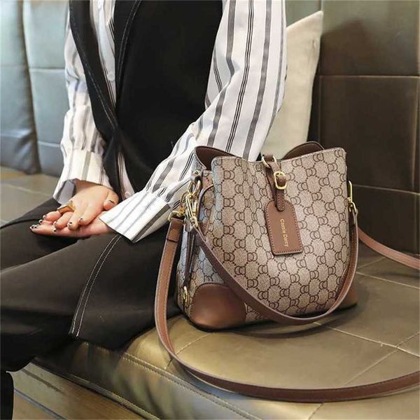 bag women's large capacity bucket bag middle ancient fashion versatile one shoulder crossbody bag women's old-age bucket bag 60% f
bag women's large capacity bucket bag middle ancient fashion versatile one shoulder crossbody bag women's old-age bucket bag 60% f