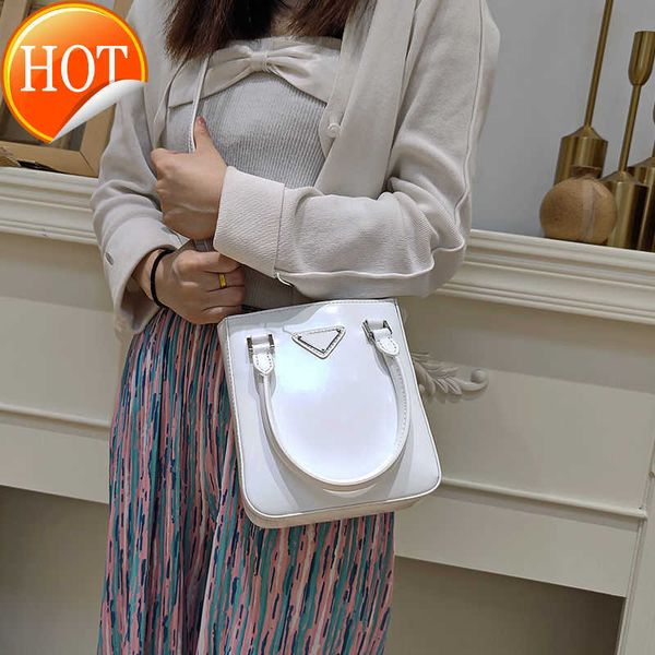 ladies luxury designer handbag high-end leather fashion tote exquisite look shoulder portable messenger diagonal bag factory direct sales
ladies luxury designer handbag high-end leather fashion tote exquisite look shoulder portable messenger diagonal bag factory direct sales