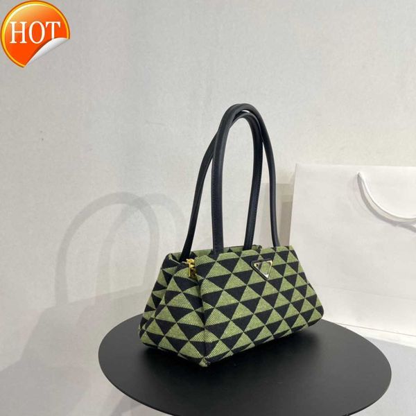 women's luxury designer handbags fashion mini diamond canvas boston portable quality texture single shoulder bag factory direct sales
women's luxury designer handbags fashion mini diamond canvas boston portable quality texture single shoulder bag factory direct sales