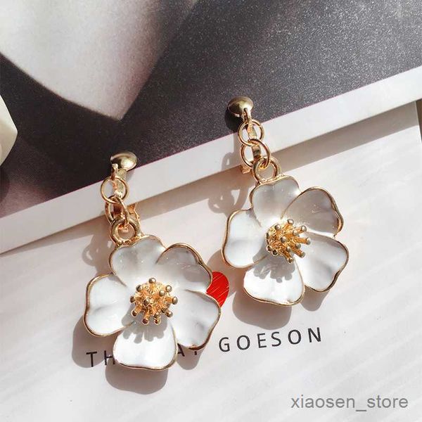 stud white flower clip earrings hole ear clips romantic flowers earrings pierced minimalist earring jewelry gift r230628, Golden;silver
stud white flower clip earrings hole ear clips romantic flowers earrings pierced minimalist earring jewelry gift r230628, Golden;silver