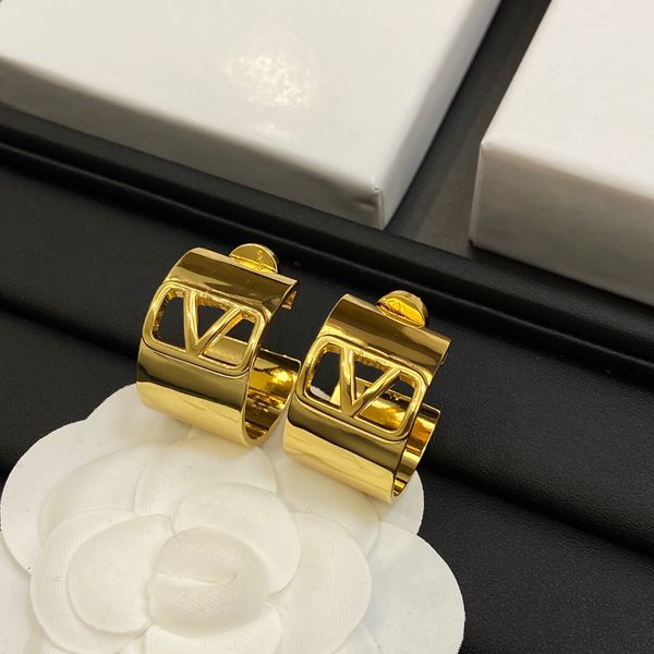 women designer stud earrings gold silver color luxury smooth surface trendy brass engagement earring wholesale, Golden;silver
women designer stud earrings gold silver color luxury smooth surface trendy brass engagement earring wholesale, Golden;silver