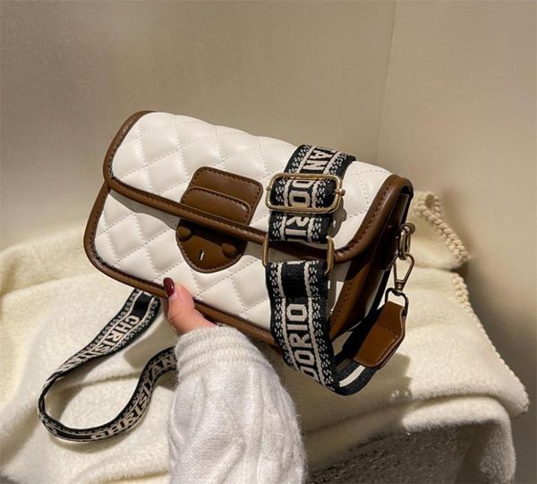 fashion versatile messenger bag female 2021 niche design lingge small square autumn winter wide shoulder belt single4818124, Black;red
fashion versatile messenger bag female 2021 niche design lingge small square autumn winter wide shoulder belt single4818124, Black;red