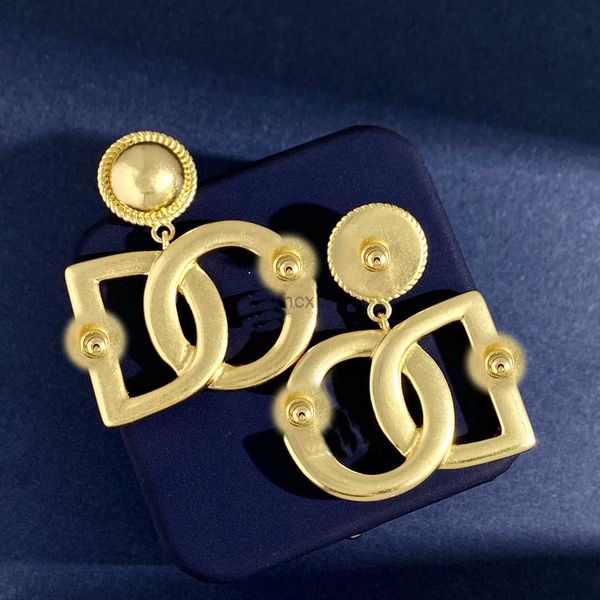 2023 ladies designer earrings studs g letters d colorful crystal pendants 18k gold plated anti allergy women's ear clip designer jewelr, Golden;silver
2023 ladies designer earrings studs g letters d colorful crystal pendants 18k gold plated anti allergy women's ear clip designer jewelr, Golden;silver