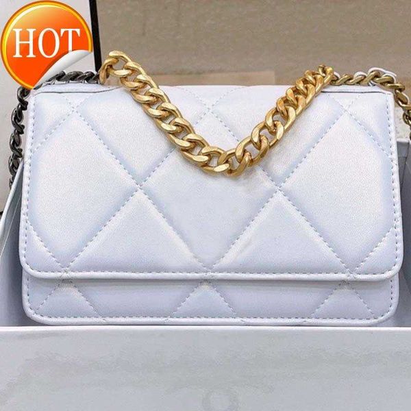 women's brand designers shoulder bags fashion classic solid leather envelope portable crossbody bag factory direct sales
women's brand designers shoulder bags fashion classic solid leather envelope portable crossbody bag factory direct sales