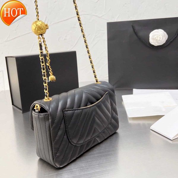 women's brand designers shoulder bags 2023 new fashion style square fat sheepskin gold ball diamond chain single shoulders crossbody ba
women's brand designers shoulder bags 2023 new fashion style square fat sheepskin gold ball diamond chain single shoulders crossbody ba