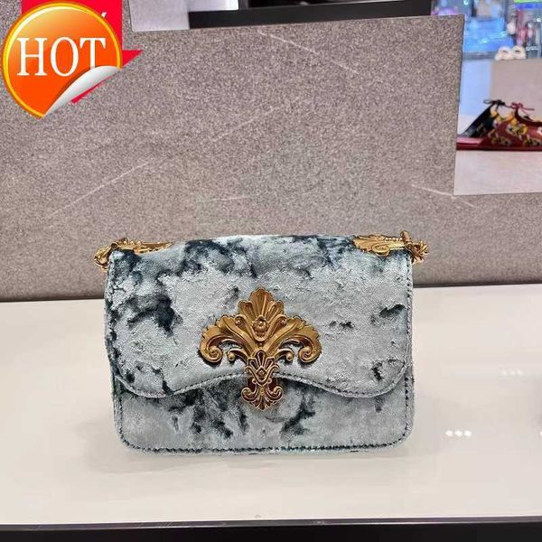 designer bags 2023 new women's bag small square 80781686 baroque triumphal arch chain fashion velvet armpit factory direct sale luxury
designer bags 2023 new women's bag small square 80781686 baroque triumphal arch chain fashion velvet armpit factory direct sale luxury