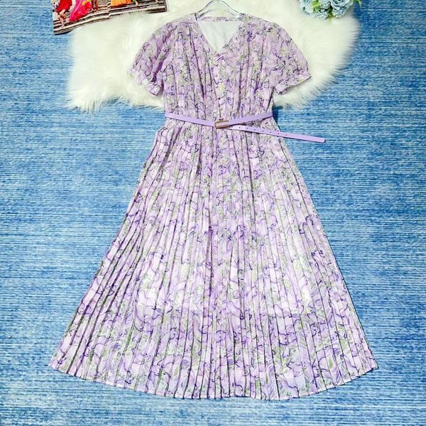 high end exquisite commuting full body pleated purple temperament floral dress vlenti dress for woman, White;black
high end exquisite commuting full body pleated purple temperament floral dress vlenti dress for woman, White;black
