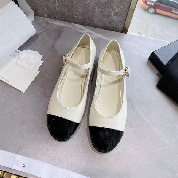 2023ss womens sandals designer flat heels comfortable sandals formal attire with a c flower buckle vintage mary jane shoes dance, Black
2023ss womens sandals designer flat heels comfortable sandals formal attire with a c flower buckle vintage mary jane shoes dance, Black