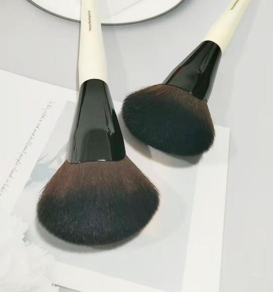 precise blending makeup brush dense fan shaped highlighting contouring powder blush beauty cosmetics tool8888851
precise blending makeup brush dense fan shaped highlighting contouring powder blush beauty cosmetics tool8888851