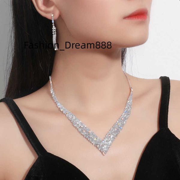 2023 selling exquisite full diamond necklace earrings set simple and elegant clavicle chain dress versatile accessor, Silver 
2023 selling exquisite full diamond necklace earrings set simple and elegant clavicle chain dress versatile accessor, Silver