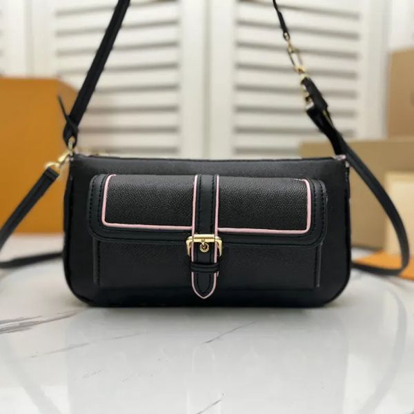2023 new fashion women's shoulder bag multi-pocket series can be underarm can be clutch leather material gold buckle
2023 new fashion women's shoulder bag multi-pocket series can be underarm can be clutch leather material gold buckle