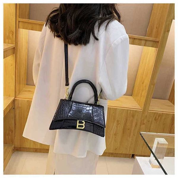 simple and atmospheric portable one shoulder diagonal cross bag for women's bag crocodile pattern and versatile handbag 70% off outlet
simple and atmospheric portable one shoulder diagonal cross bag for women's bag crocodile pattern and versatile handbag 70% off outlet