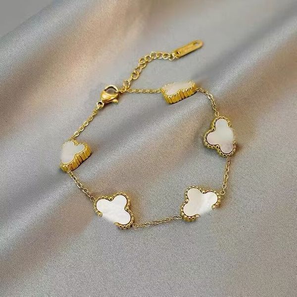 2023 classic designer fashion clover bracelet for women 4/four-leaf flower simple charm bracelet without box, Golden;silver
2023 classic designer fashion clover bracelet for women 4/four-leaf flower simple charm bracelet without box, Golden;silver