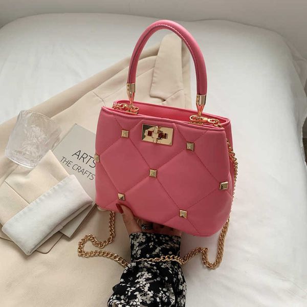 women valenti designer bags elegant roman stud tote bag 6fnd rivest chain handbag large capacity femeal crossbody duffels fashion single sho
women valenti designer bags elegant roman stud tote bag 6fnd rivest chain handbag large capacity femeal crossbody duffels fashion single sho