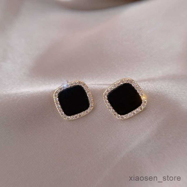 stud and new light luxury women earrings fashion personality simple geometry earrings r230628, Golden;silver
stud and new light luxury women earrings fashion personality simple geometry earrings r230628, Golden;silver