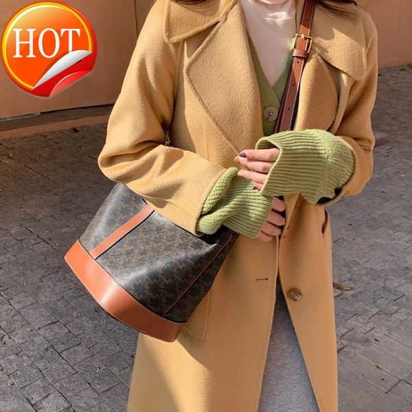 designer bag old flower bucket triumphal arch 2023 new tote large capacity single shoulder diagonal factory direct sale luxury handbags low
designer bag old flower bucket triumphal arch 2023 new tote large capacity single shoulder diagonal factory direct sale luxury handbags low