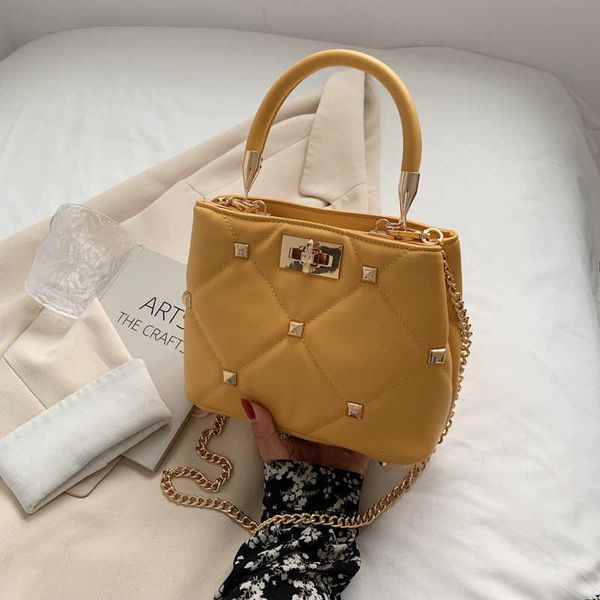 valenti designer women bags elegant roman stud tote bag l9yq rivest chain handbag large capacity femeal crossbody duffels fashion single sho
valenti designer women bags elegant roman stud tote bag l9yq rivest chain handbag large capacity femeal crossbody duffels fashion single sho