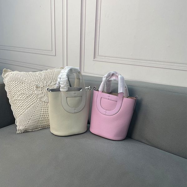 2023 new vegetable basket day buckle women's bag soft leather one shoulder cross shoulder soft tote bag water bucket bag handbag
2023 new vegetable basket day buckle women's bag soft leather one shoulder cross shoulder soft tote bag water bucket bag handbag
