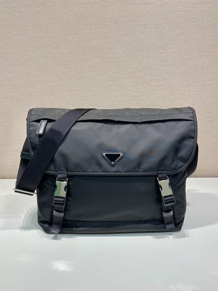 2023 new men's messenger bag high-end quality crossbody bag nylon fabric design shoulder bag flap and press the lock to open and close
2023 new men's messenger bag high-end quality crossbody bag nylon fabric design shoulder bag flap and press the lock to open and close