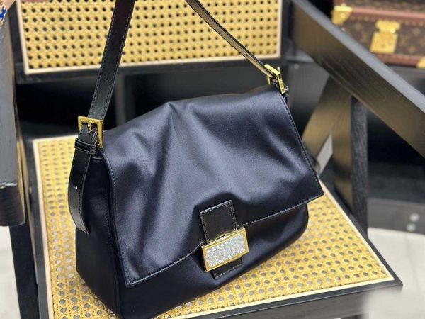 brand luxury design satin black messenger bag shoulder crossbody handbag purse single messengers purses 230628
brand luxury design satin black messenger bag shoulder crossbody handbag purse single messengers purses 230628