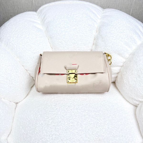 day packs 2023 new favorite handbag cream strawberry leather steel print black print versatile cloud bag women's bag
day packs 2023 new favorite handbag cream strawberry leather steel print black print versatile cloud bag women's bag
