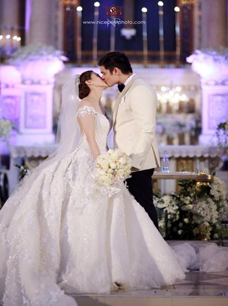 2018 new arrival cap sleeves lace appliques wedding gowns lace ball gown v neck bridal dresses5505643, White
2018 new arrival cap sleeves lace appliques wedding gowns lace ball gown v neck bridal dresses5505643, White