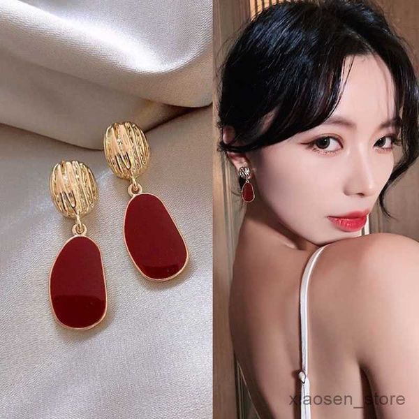 stud classic red new non pierced clip earrings for elegant women simple female ear clips jewelry r230628, Golden;silver
stud classic red new non pierced clip earrings for elegant women simple female ear clips jewelry r230628, Golden;silver