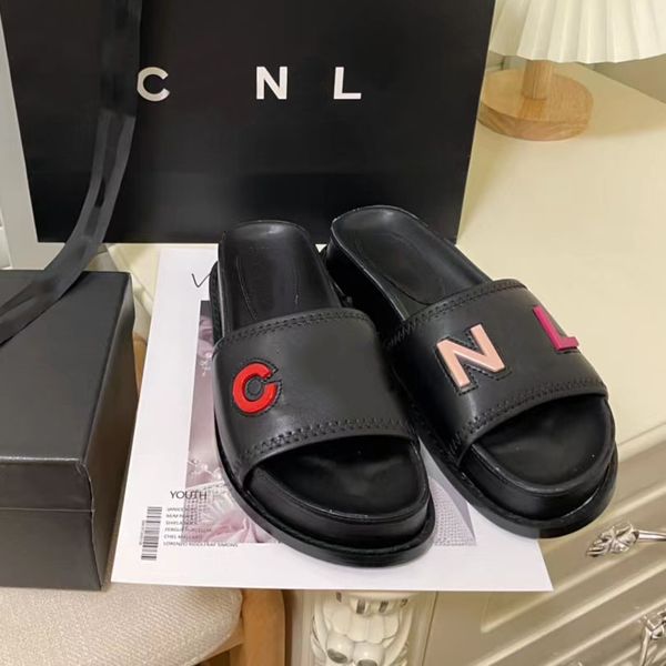 2023 news woman slippers fashion sandals beach classic slipper platform lady flat slides color block alphabet leather buckle slippers001, Black
2023 news woman slippers fashion sandals beach classic slipper platform lady flat slides color block alphabet leather buckle slippers001, Black