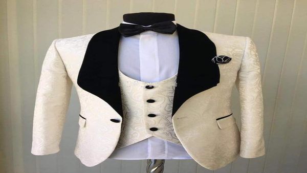 champagne jacquard men wedding tuxedos black velvet lapel one button groom tuxedos popular men dinnerdarty dressjacketpantstie7876112, Black;gray
champagne jacquard men wedding tuxedos black velvet lapel one button groom tuxedos popular men dinnerdarty dressjacketpantstie7876112, Black;gray
