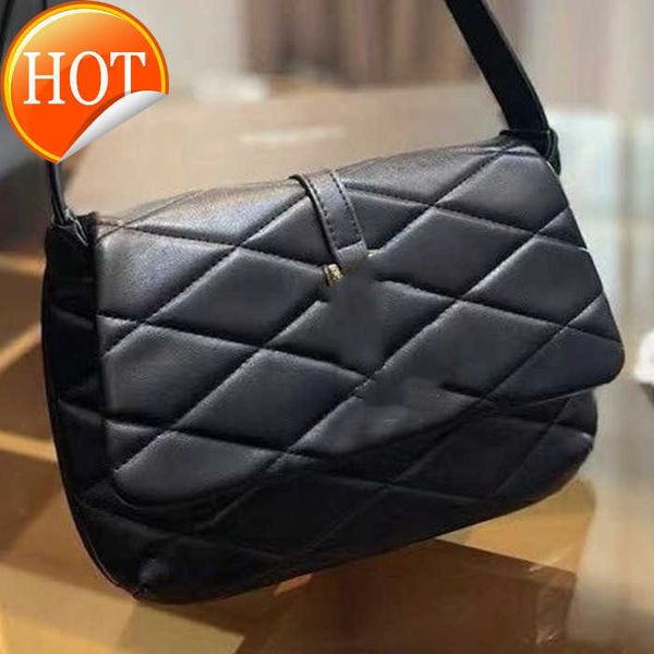 luxury designer handbag shoulder bags crossbody bag tote 2023 new cloud pillow diagonal collars fashion texture underarm messenger packet fa
luxury designer handbag shoulder bags crossbody bag tote 2023 new cloud pillow diagonal collars fashion texture underarm messenger packet fa