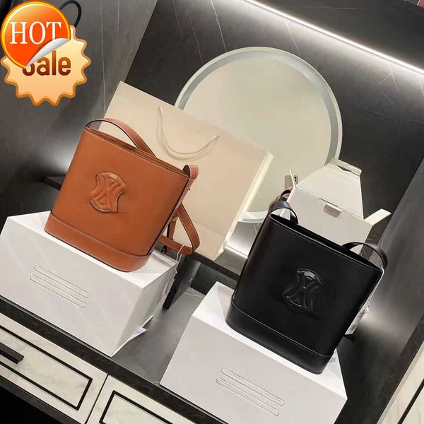 luxury brand designer shoulder bags crossbody tote new arc de triomphe fashion saddle retro presbyard small square tofu gift box packaging f
luxury brand designer shoulder bags crossbody tote new arc de triomphe fashion saddle retro presbyard small square tofu gift box packaging f