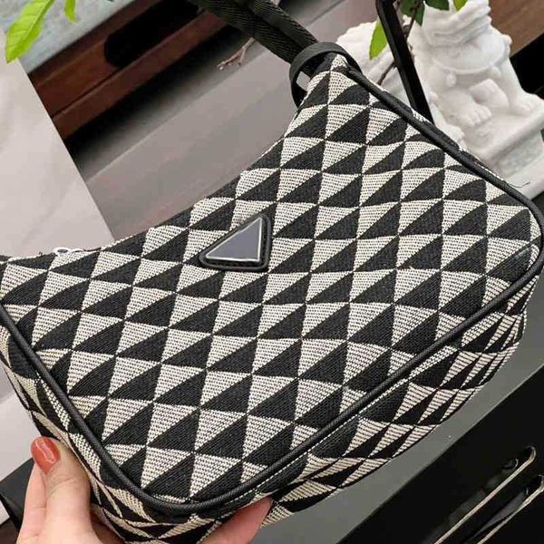 pbag triangle evening bags pd shoulder underarm women triangle print handbag leather luxury designer crossbody female purses 220324
pbag triangle evening bags pd shoulder underarm women triangle print handbag leather luxury designer crossbody female purses 220324