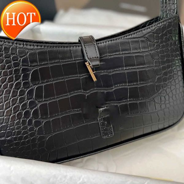 luxury designer shoulders bag crossbody bags tote 2023 new with box under the arm most classic black cowhide woman's crescent factory d
luxury designer shoulders bag crossbody bags tote 2023 new with box under the arm most classic black cowhide woman's crescent factory d
