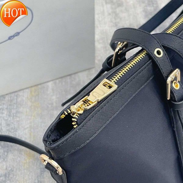 luxury designer handbags women's fashion multi-functional large capacity nylon cloth waterproof shopping travel fitness sports handbag
luxury designer handbags women's fashion multi-functional large capacity nylon cloth waterproof shopping travel fitness sports handbag