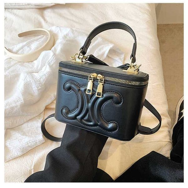 2023 new cylinder makeup bag fashion versatile one shoulder oblique straddle handbag large capacity women's bucket bag 50% clearance sa
2023 new cylinder makeup bag fashion versatile one shoulder oblique straddle handbag large capacity women's bucket bag 50% clearance sa