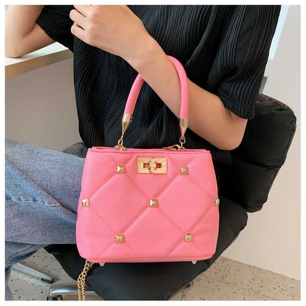 designer women valenti bags elegant roman stud tote bag nwjp rivest chain handbag large capacity femeal crossbody duffels fashion single sho
designer women valenti bags elegant roman stud tote bag nwjp rivest chain handbag large capacity femeal crossbody duffels fashion single sho