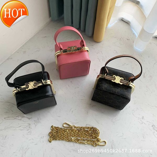 designer bags 2023 new triumphal arch old flower box bag clip small square mini mouth red single shoulder messenger hand factory direct sale
designer bags 2023 new triumphal arch old flower box bag clip small square mini mouth red single shoulder messenger hand factory direct sale