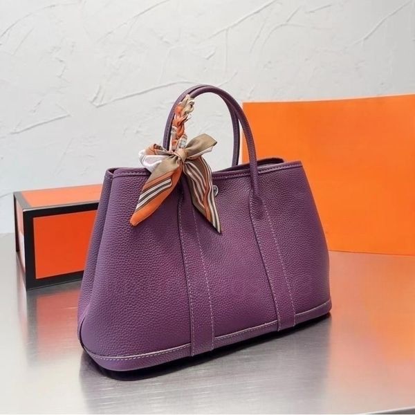 women's brand-name bag 30 20cm handbag purse 2023 french designer leather fashion garden bag elegant handbag gift scarf pony
women's brand-name bag 30 20cm handbag purse 2023 french designer leather fashion garden bag elegant handbag gift scarf pony