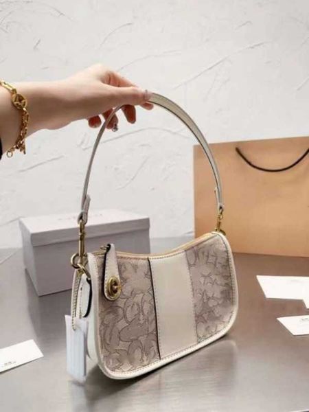 bag luxury coch designer new swinger bag leather canvas stitching handbag fashion design single shoulder bag women's crossbody bag 001
bag luxury coch designer new swinger bag leather canvas stitching handbag fashion design single shoulder bag women's crossbody bag 001