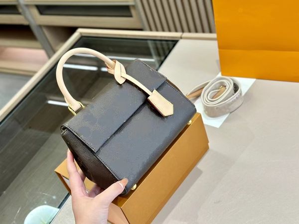 luxury designer women's handheld crossbody bag with leather elegance and colorful shoulder straps unleashes wildness in high-end and fu
luxury designer women's handheld crossbody bag with leather elegance and colorful shoulder straps unleashes wildness in high-end and fu