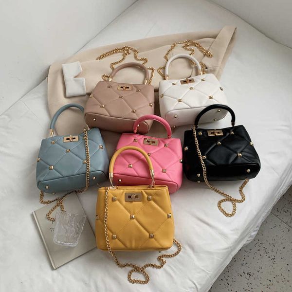 designer women valenti bags elegant roman stud tote bag nd13 rivest chain handbag large capacity femeal crossbody duffels fashion single sho
designer women valenti bags elegant roman stud tote bag nd13 rivest chain handbag large capacity femeal crossbody duffels fashion single sho