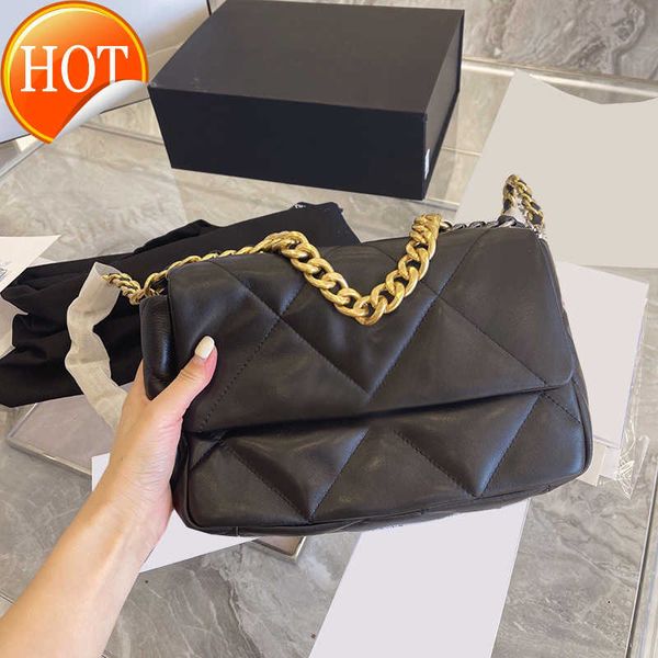 women's brand designers shoulder bags fashion classic portable clamshell bag textured leather quilted chain tote factory direct sales
women's brand designers shoulder bags fashion classic portable clamshell bag textured leather quilted chain tote factory direct sales