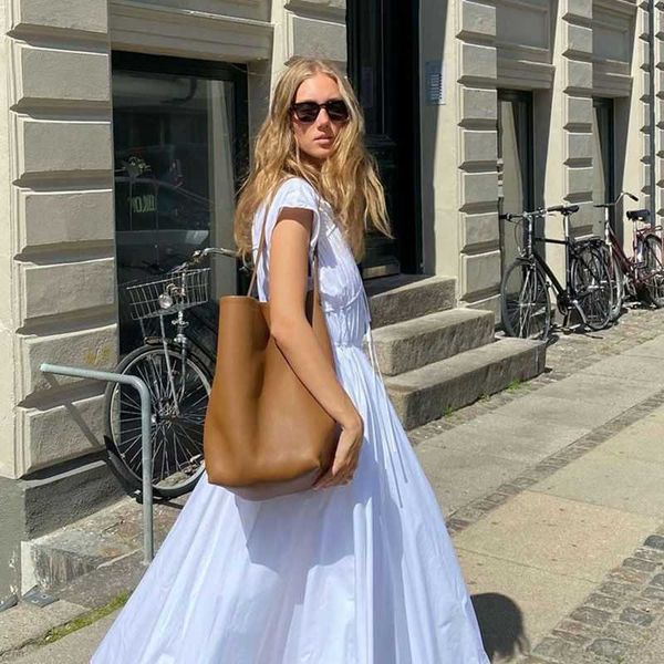 the row bag the bags leather designer row2022 leather tote bag fashion leisure underarm bag large capacity one shoulder bucket bagsclassic t
the row bag the bags leather designer row2022 leather tote bag fashion leisure underarm bag large capacity one shoulder bucket bagsclassic t