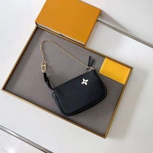 fashion designer women's handbag leather dual color matching change short purse women's original box card holder leather hand card, Red;black
fashion designer women's handbag leather dual color matching change short purse women's original box card holder leather hand card, Red;black