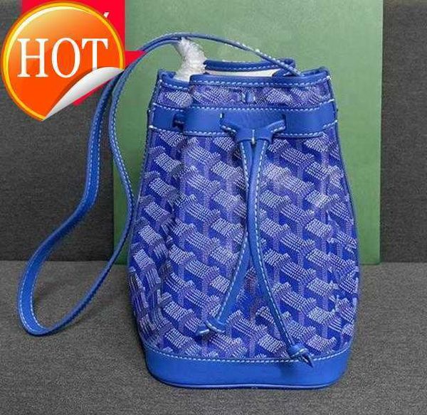 2023 fashion designer single shoulder bags goes with everything small floating strip mini bucket bag oblique ladies leather ox bag
2023 fashion designer single shoulder bags goes with everything small floating strip mini bucket bag oblique ladies leather ox bag