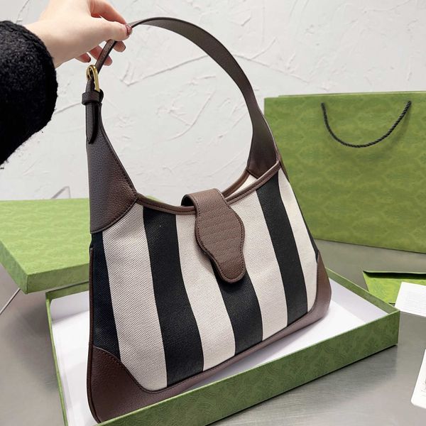 designer hobo bags women underarm purse shoulder bags hobo luxurys handbags wallet messenger bag tote women letter purse 230615
designer hobo bags women underarm purse shoulder bags hobo luxurys handbags wallet messenger bag tote women letter purse 230615