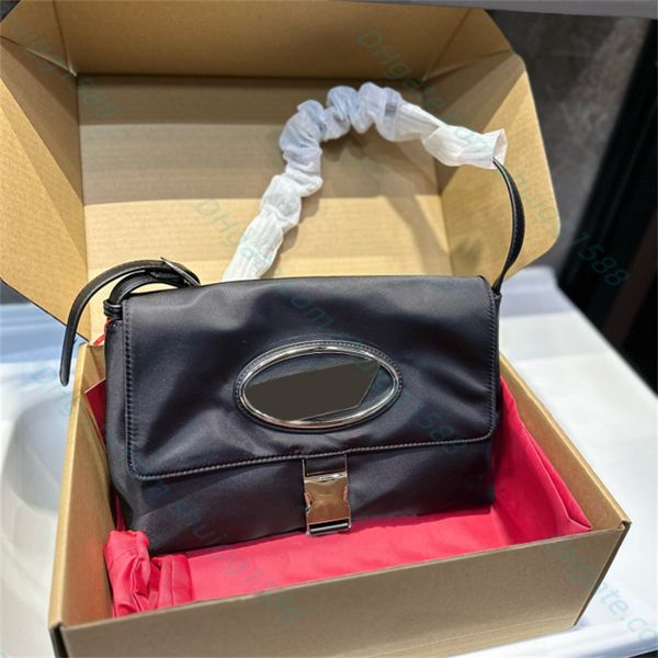 high fashion designers bags nylon totes bags woman classics chain shoulder cross body bags upscale metal decoration handbags shoulders bag
high fashion designers bags nylon totes bags woman classics chain shoulder cross body bags upscale metal decoration handbags shoulders bag